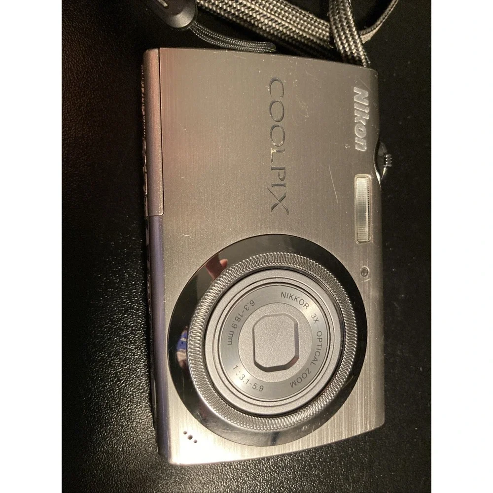 Nikon Coolpix S230 10MP - Silver -‎ w/ 4 Batteries!